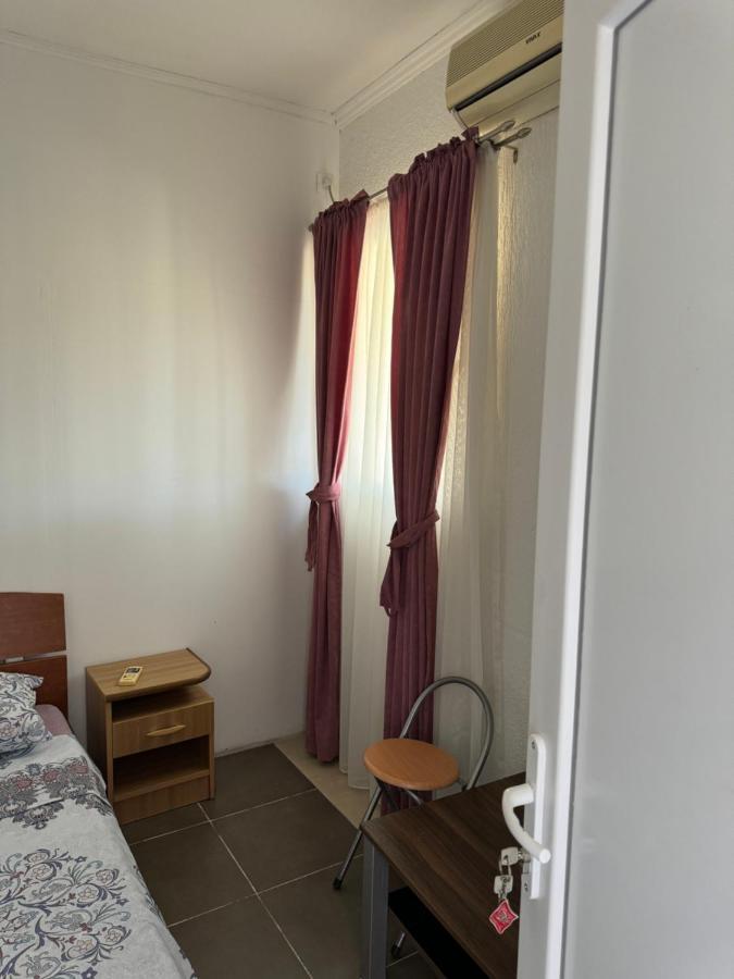 Apartments Airport Golubovci ポドゴリツァ エクステリア 写真